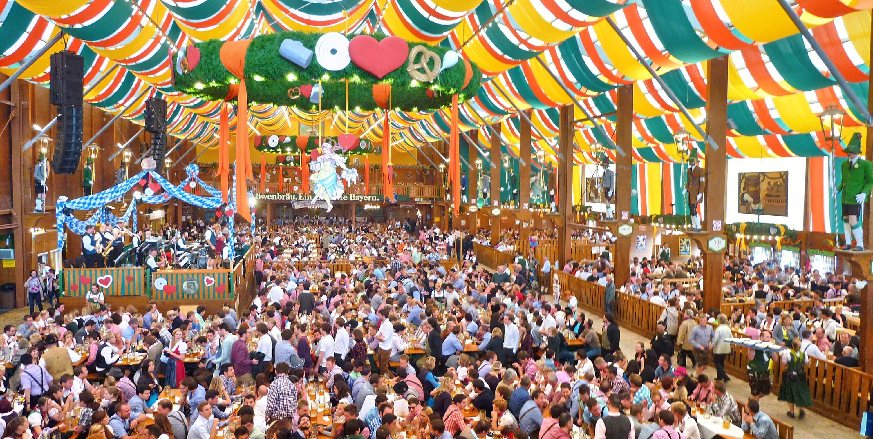 München_Schützen-Festzelt_Oktoberfest_2012_01